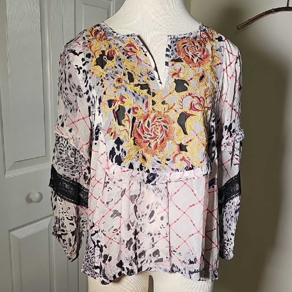 Anthropologie Floral Embroidered‎ Women's Top. Meduim